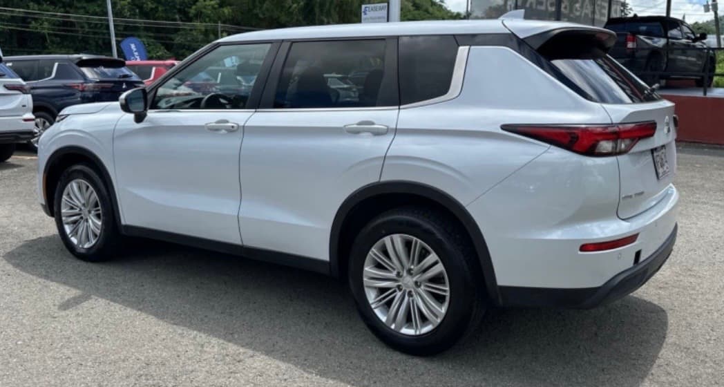 Mitsubishi Outlander - view 1